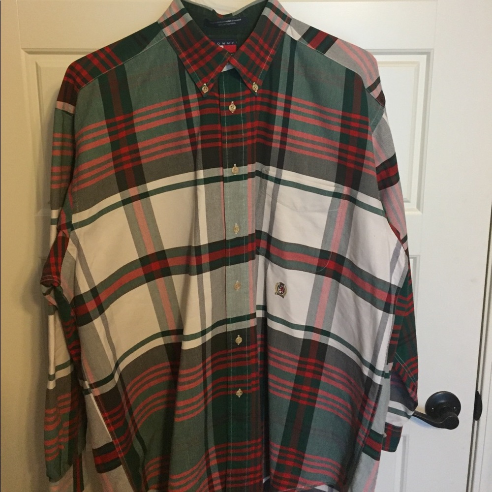 Tommy Hilfiger Casual Button Up!