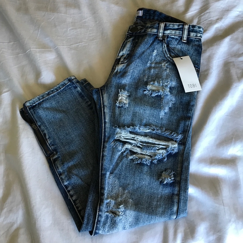 NWT! Distressed skinny jeans