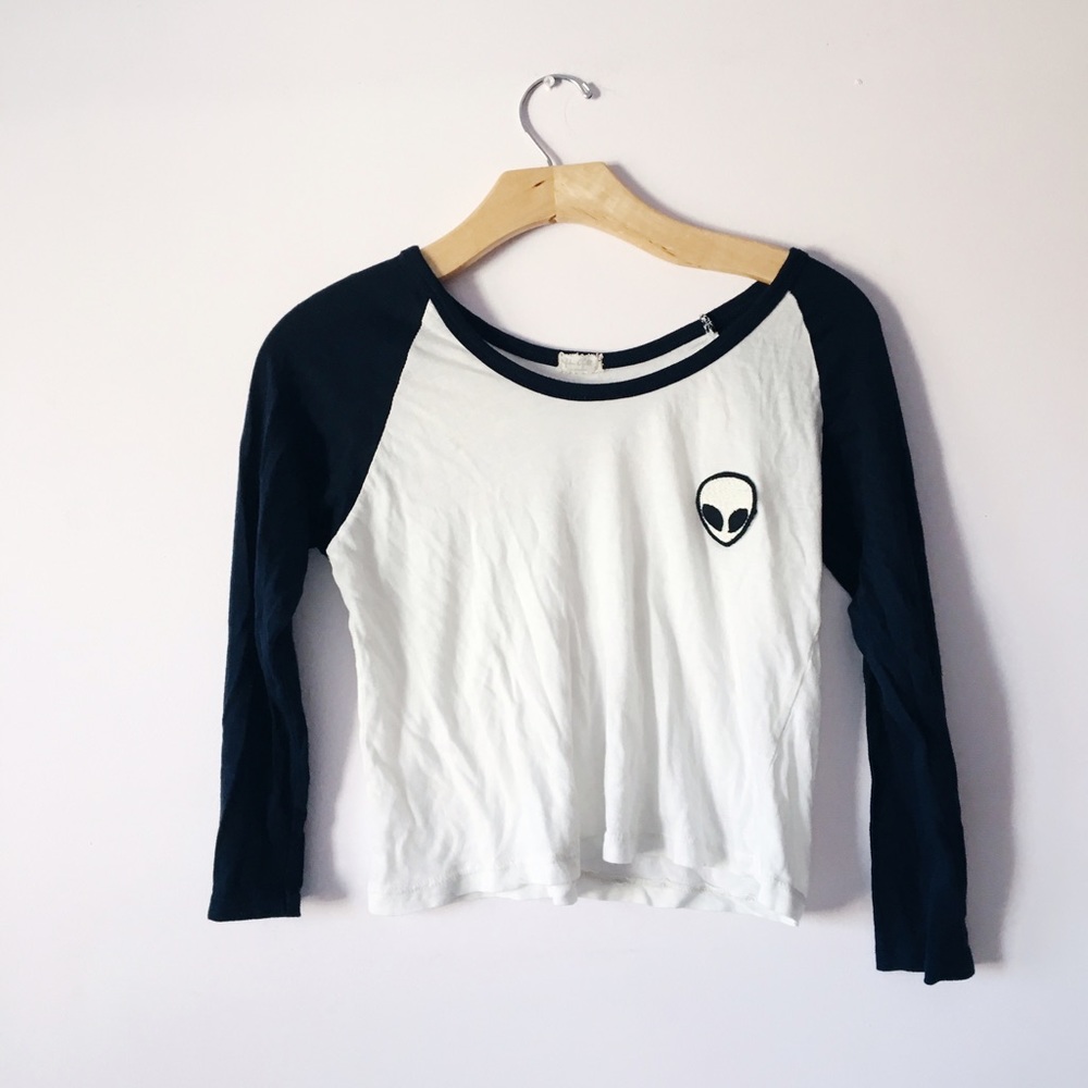 ❌SOLD ON MERCARI ❌ Brandy Melville alien patch tee