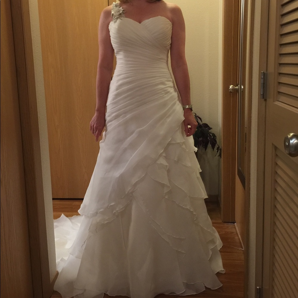 Designer Demetrios Wedding Dress size 6