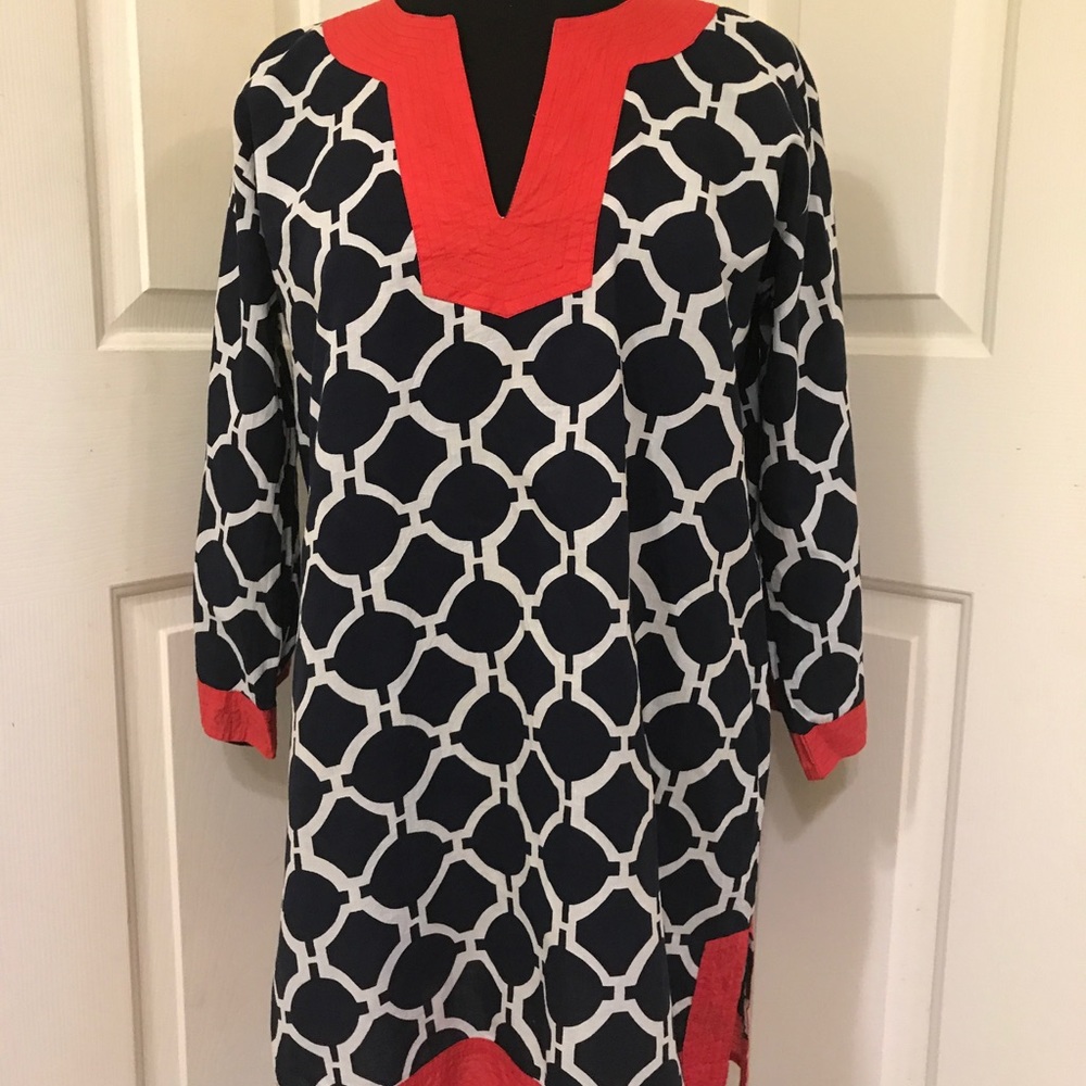 Navy/Red tunic. Size Med- fits like a Large