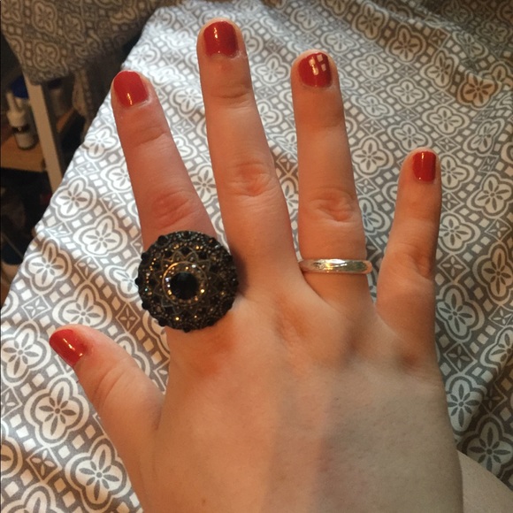 Unique black stretch ring - Picture 2 of 3