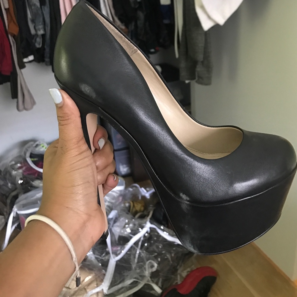 Ziggy Girl black platform pump