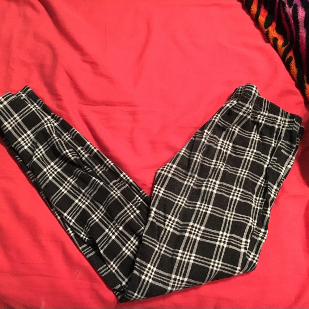 Checkered leggings, worn twice