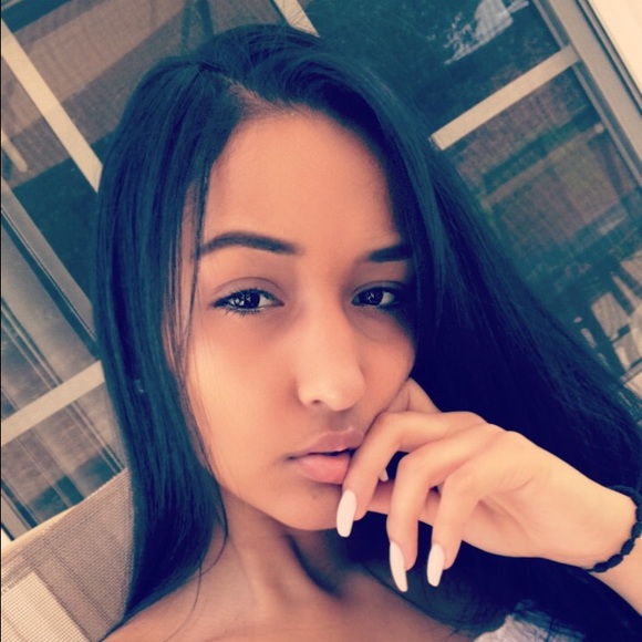 Meet your Posher, Jania - Picture 1 of 1