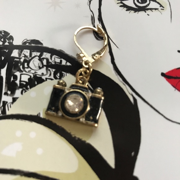 Camera Earrings - Picture 2 of 3