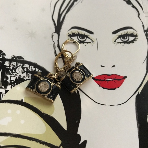 Camera Earrings - Picture 3 of 3