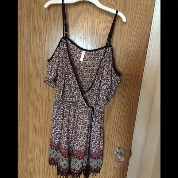 Xhilatation Off the Shoulder Romper -Medium - Picture 2 of 8