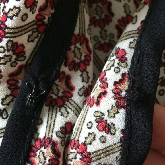 Xhilatation Off the Shoulder Romper -Medium - Picture 6 of 8