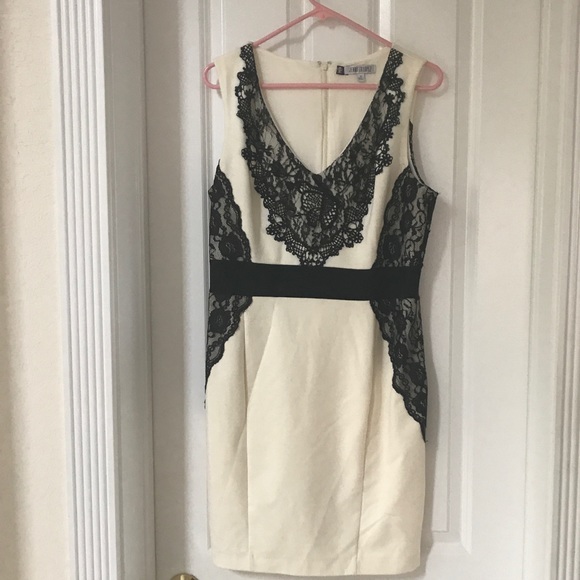 Jennifer Lopez Dresses & Skirts - JLo sheath dress