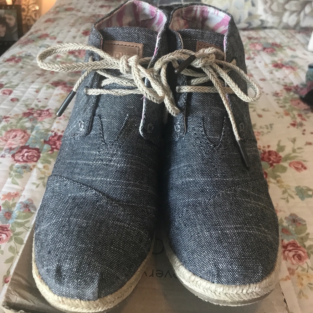 Toms wedges