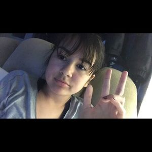 Meet your Posher, Chloe