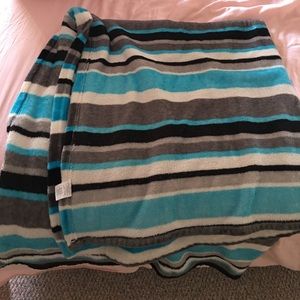 Soft throw blanket