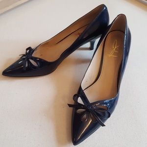 Dagardner Joan & David w bow detail