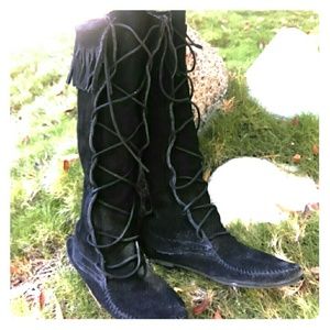 Minnetonka Shoes - Minnetonka black knee-high moccasins Minnetonka Shoes - Minnetonka black knee-high moccasins