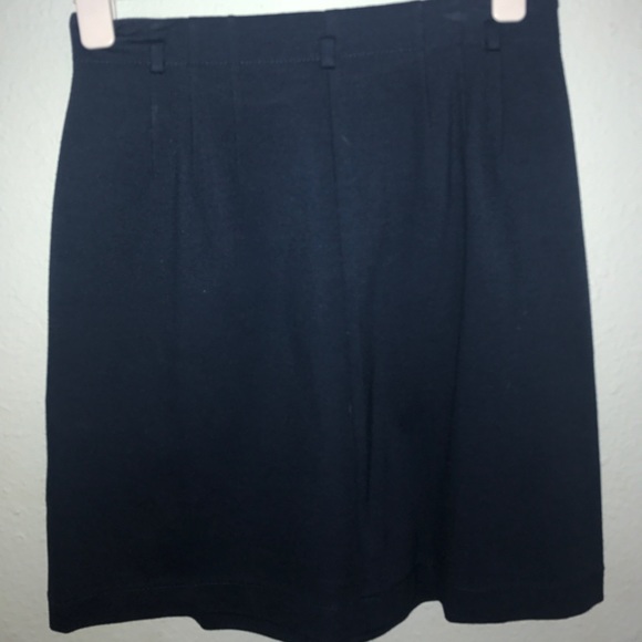 Like new Theory mini skirt - Picture 2 of 4