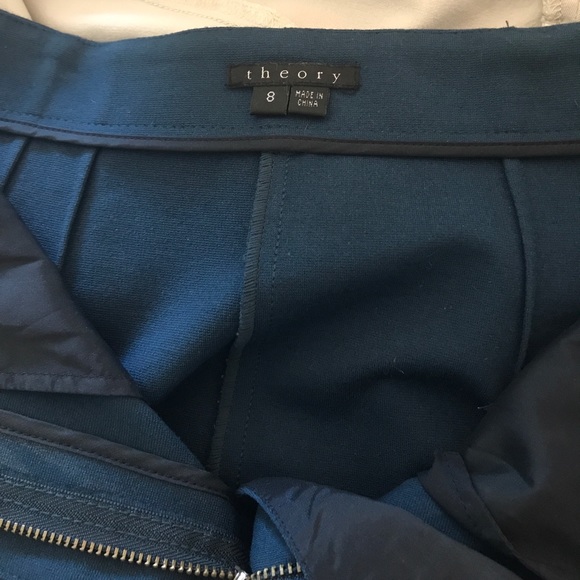 Like new Theory mini skirt - Picture 3 of 4