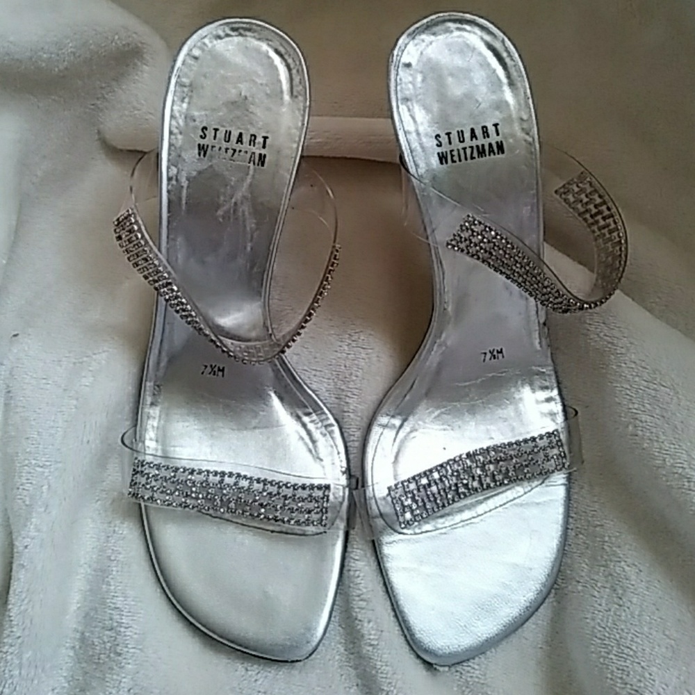 SOLD.  Do Not buy!!!  Stuart Weitzman Heels