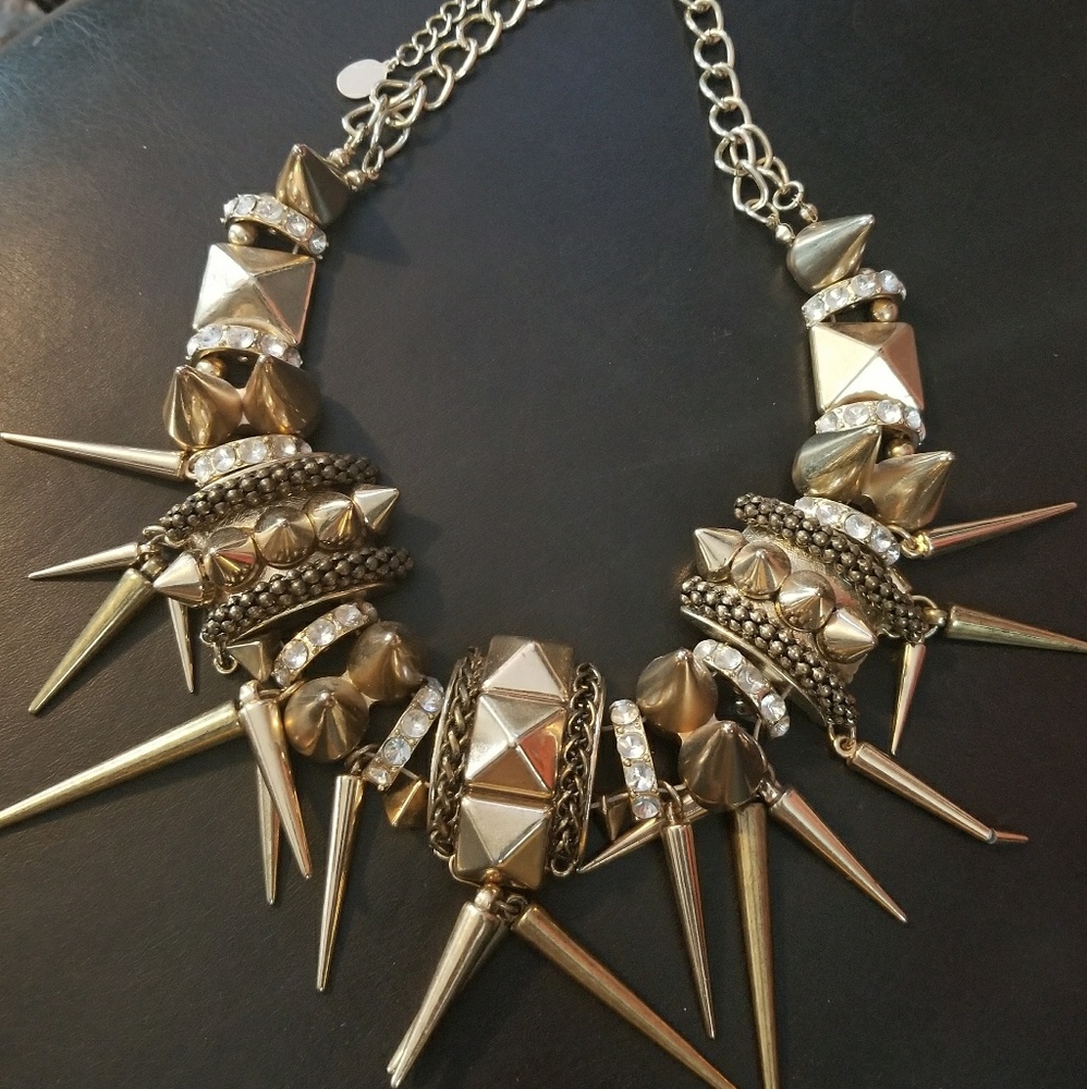 Spiked necklace
