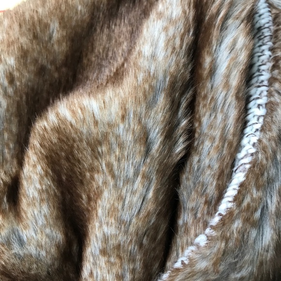 Anthropologie Faux-Fur Ascot Scarf - Picture 6 of 8