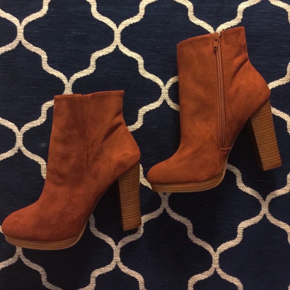 Ankle boots ( size 7)