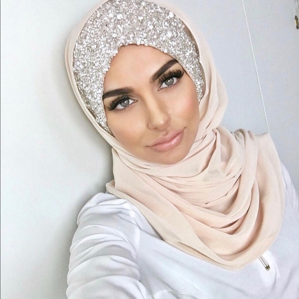 3 pieces Beaded turban, shawl and pin.