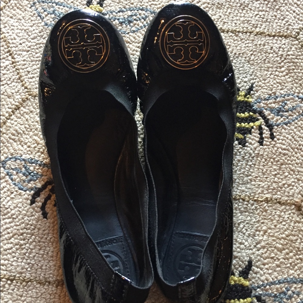 TB ballet flats