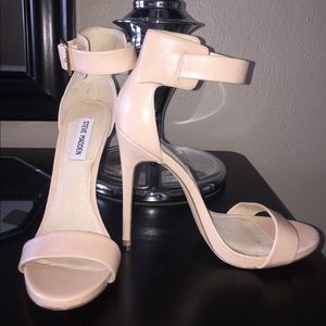 Steve Madden Nude Pumps