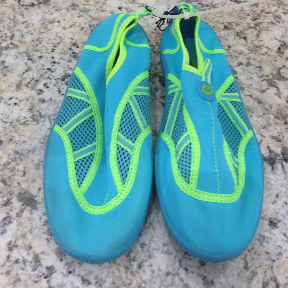 NWT OXIDE Water Socks