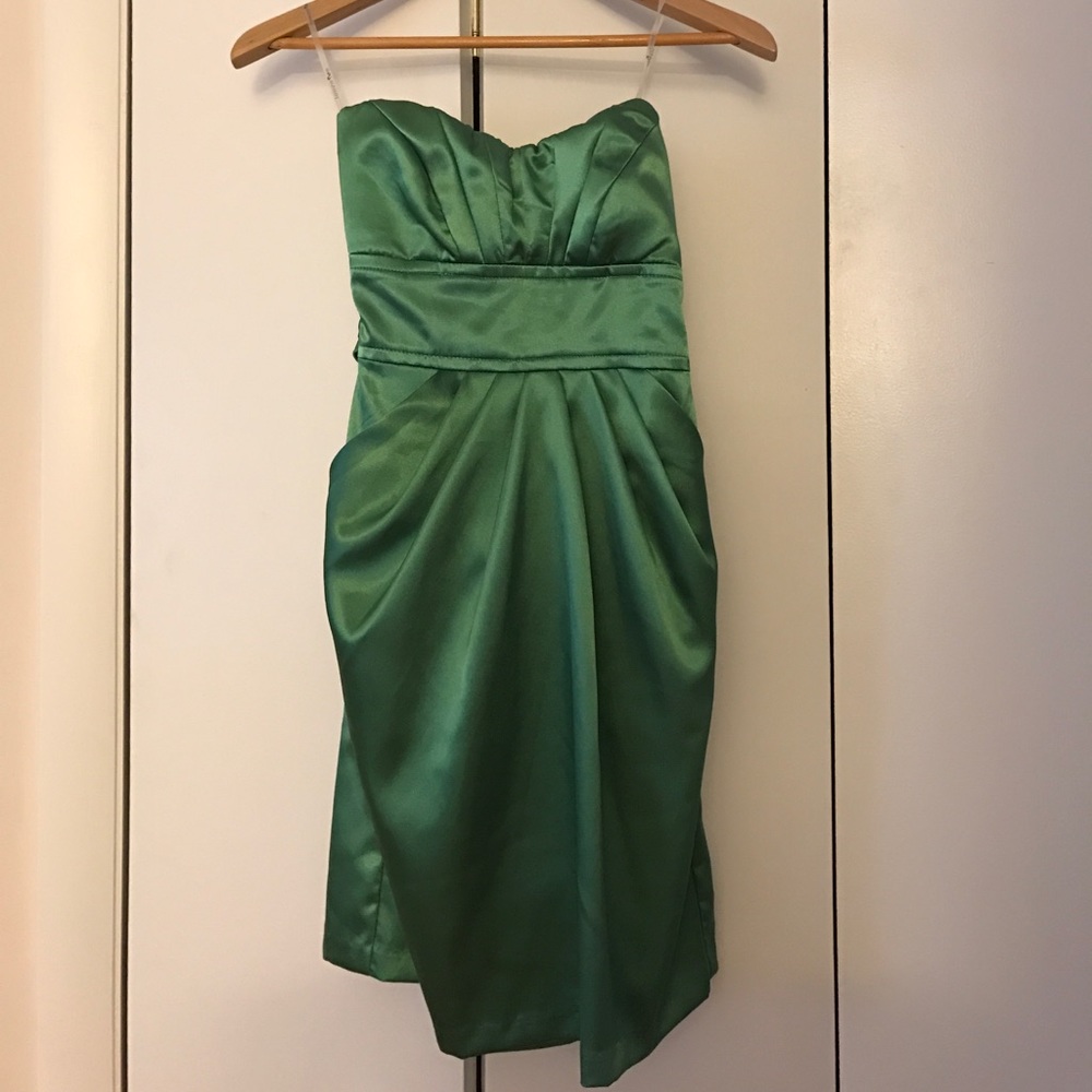 Green strapless dress