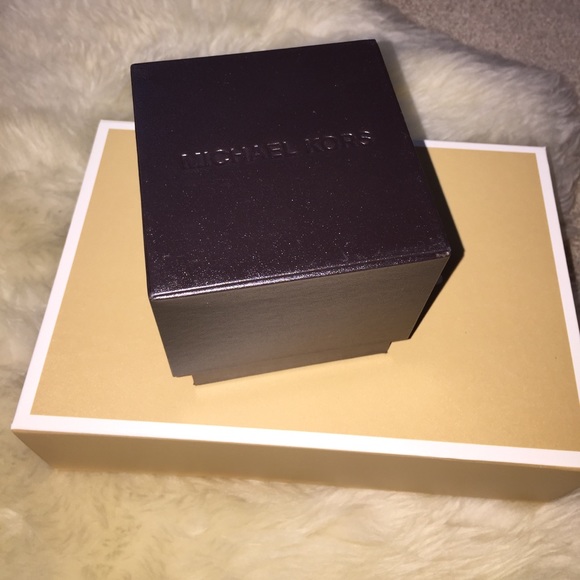 Absolutely STUNNING Michael Kors Rose Gold watch
