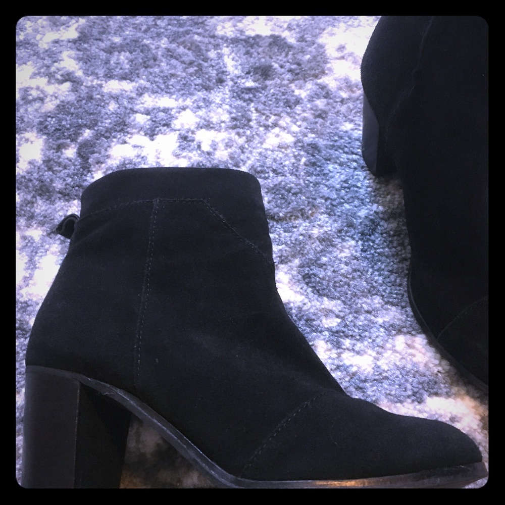 Tom's suede ankle boots black ethical brand 6