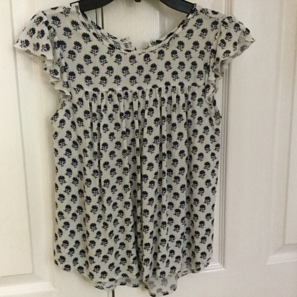 A blouse-like shirt
