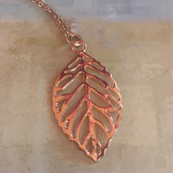 A set of leaf earrings and matching pendant - Picture 3 of 3