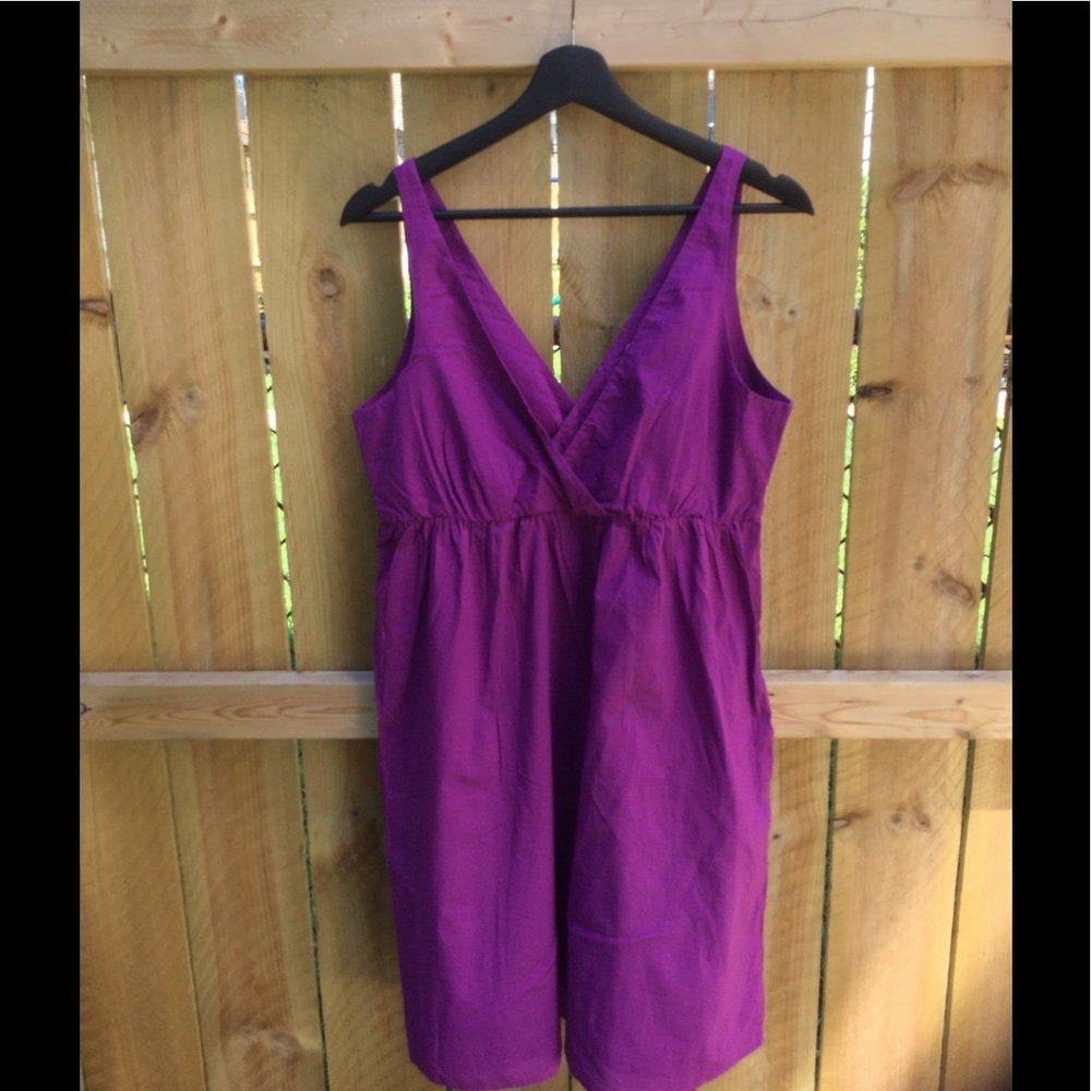 Old Navy v-neck and back dress