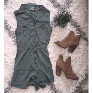 Forever 21 Short Jumpsuit Size Small Sage Green