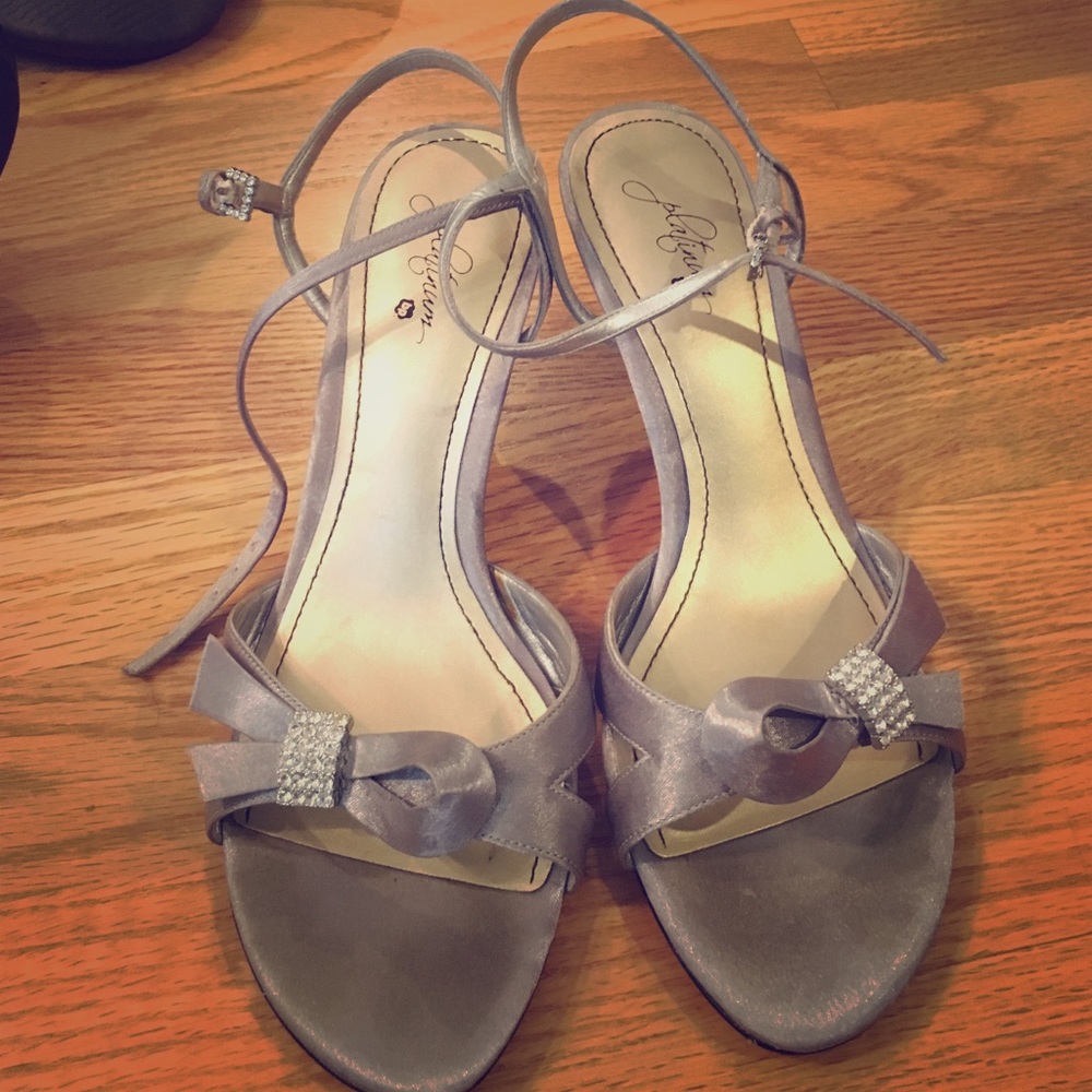 Size 7 silver heels