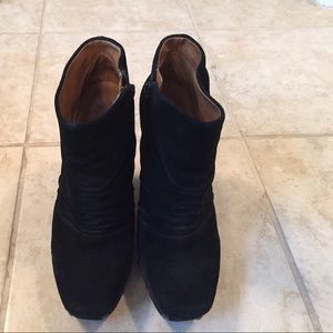 Nine West Vintage Style Suede Black Booties