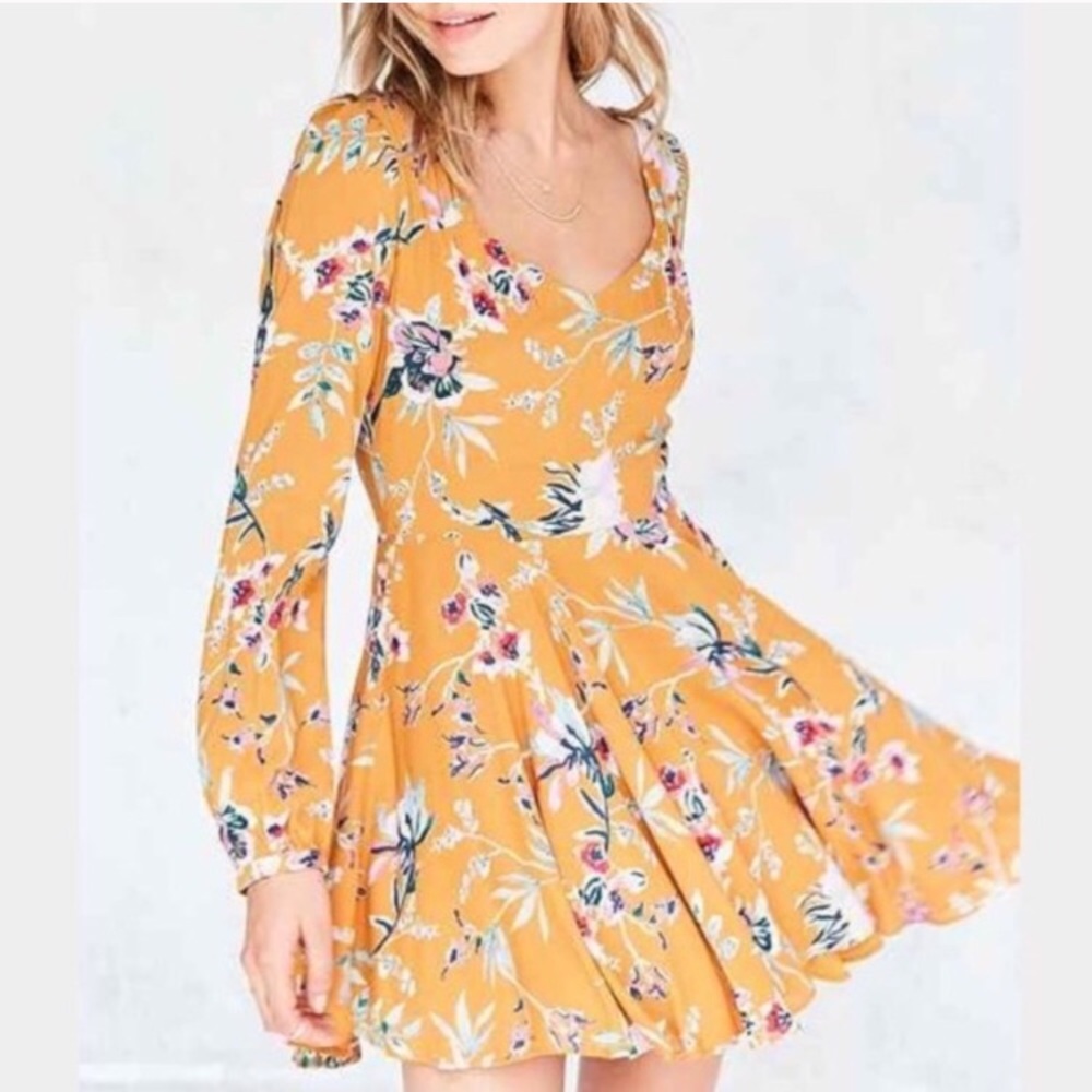 🌻Urban outfitters mustard floral dress🌻