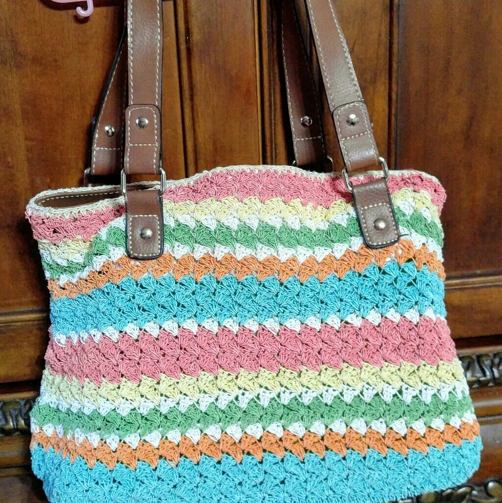 Multi colored shoulder bag.