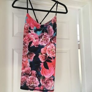 Lululemon "secret garden" beautiful tank!