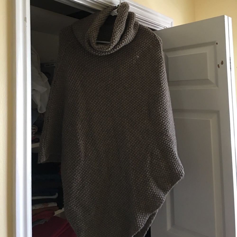 super cute asymmetrical poncho!