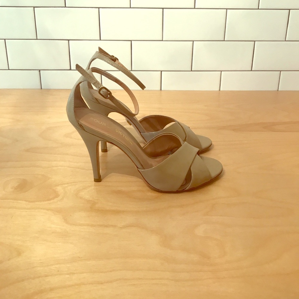 💖Dreamy Pour la Victoire nude patent pumps