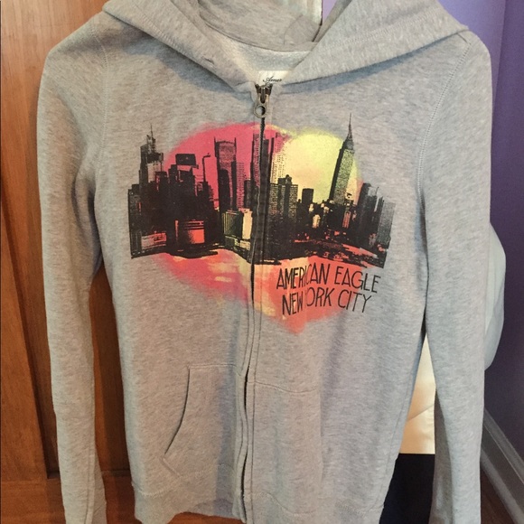 gray American Eagle zip up w/ NYC skyline - Picture 1 of 3
