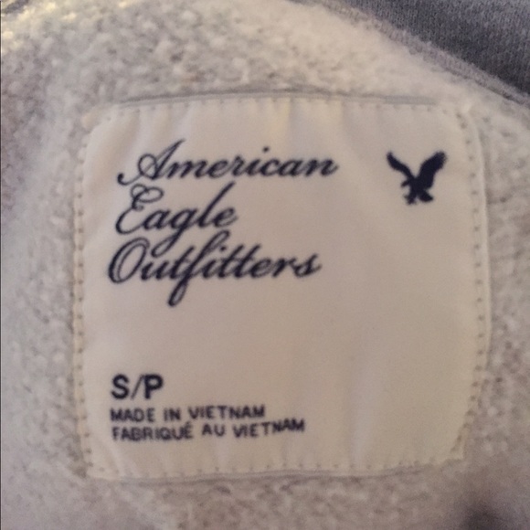 gray American Eagle zip up w/ NYC skyline - Picture 3 of 3