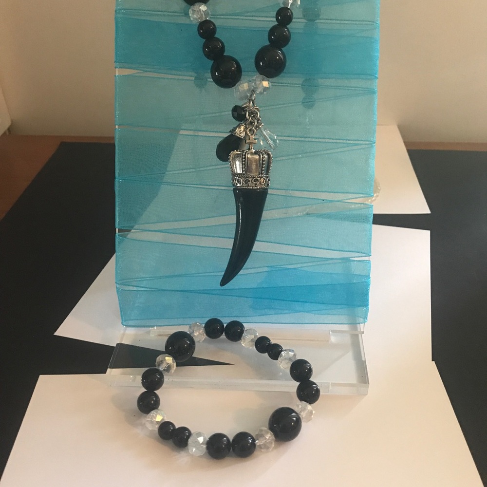 Black fancy necklace and bracelet set