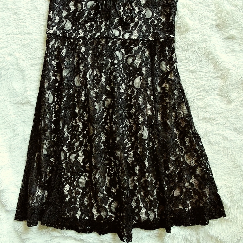 Women's Tie Up Lace Dress - Picture 3 of 6