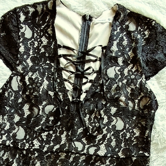 Women's Tie Up Lace Dress - Picture 4 of 6