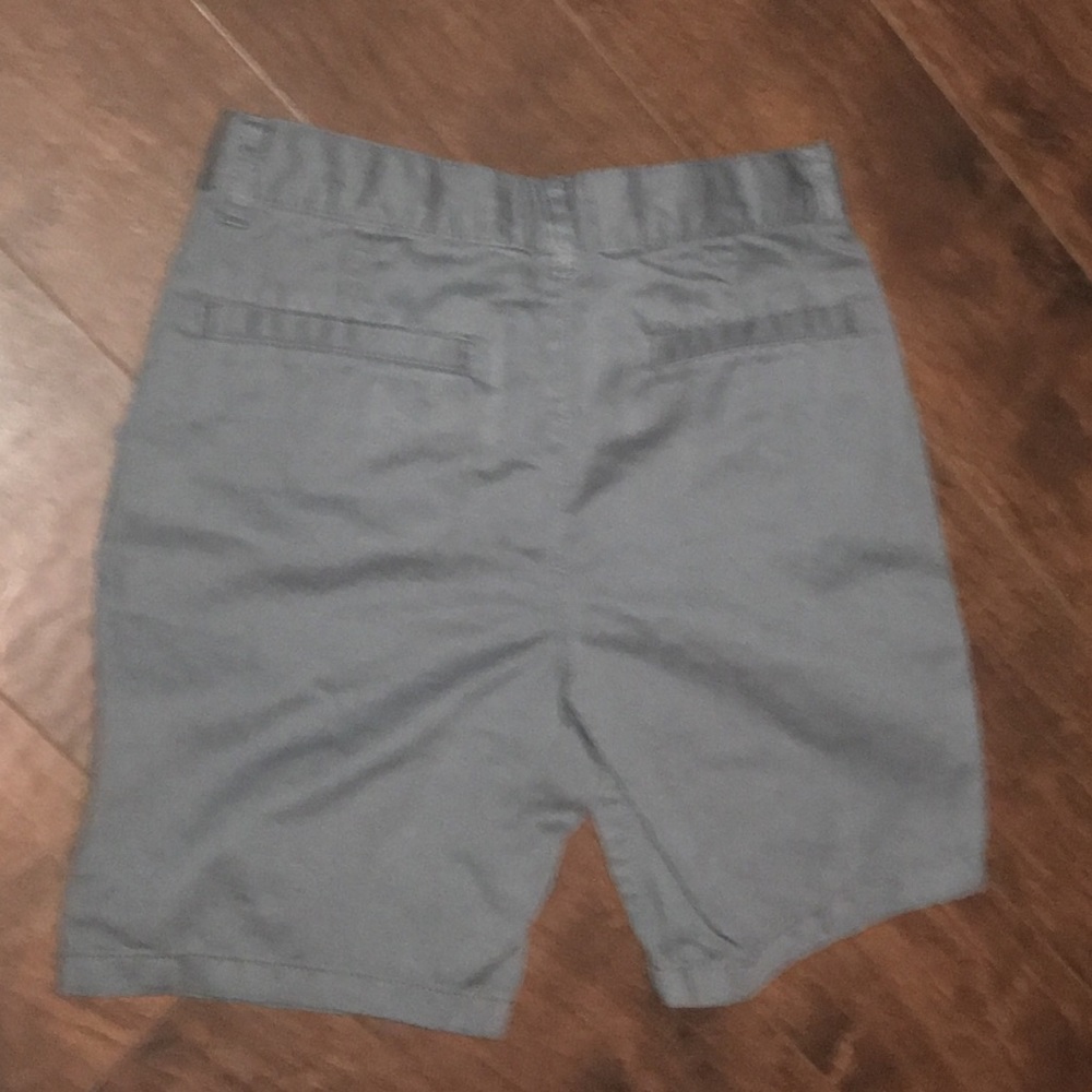 Children's Place boys chino shorts - Picture 2 of 3
