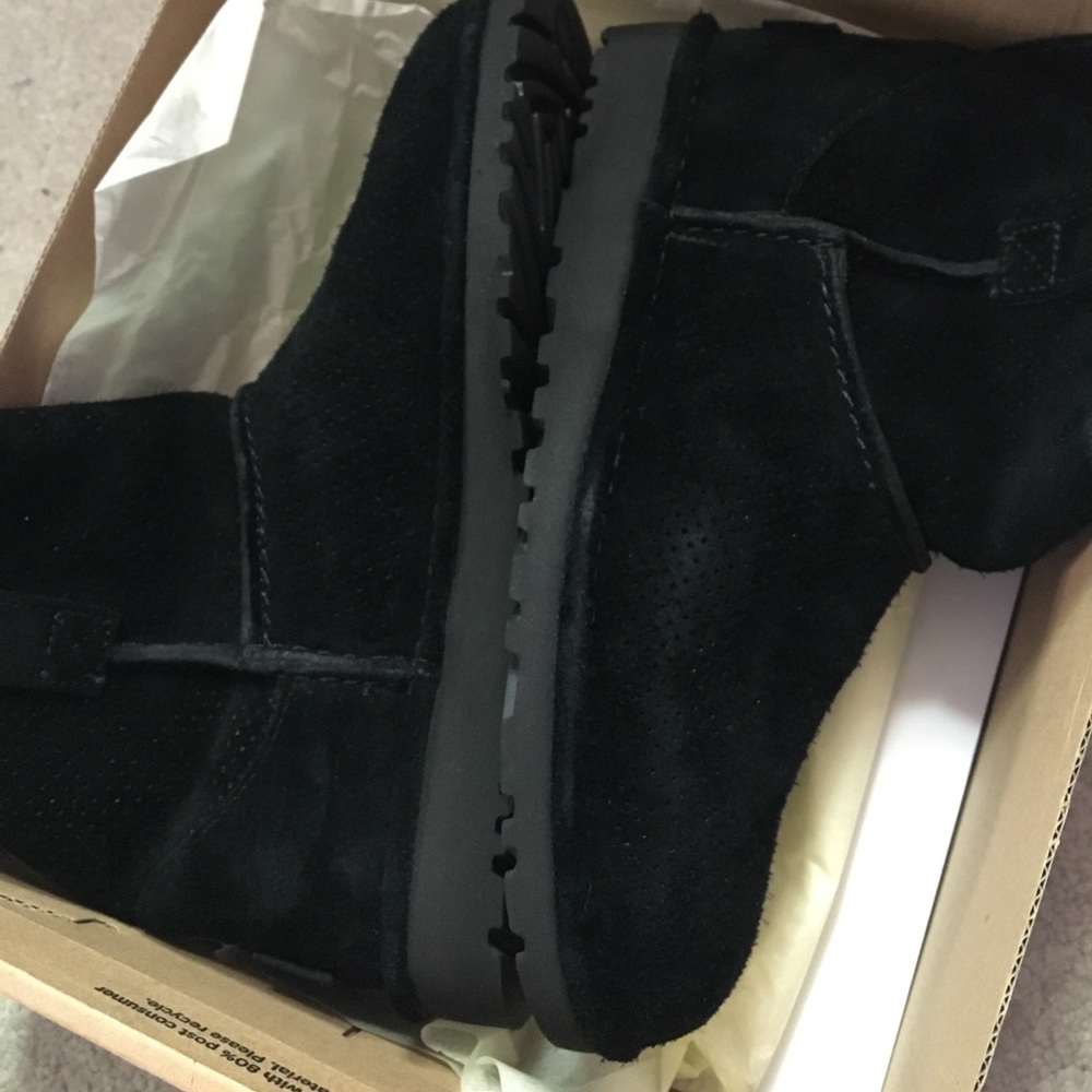 Ugg mini perf boots 😍